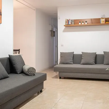 Next To Europa Fira And 20' From Barcelona City Center