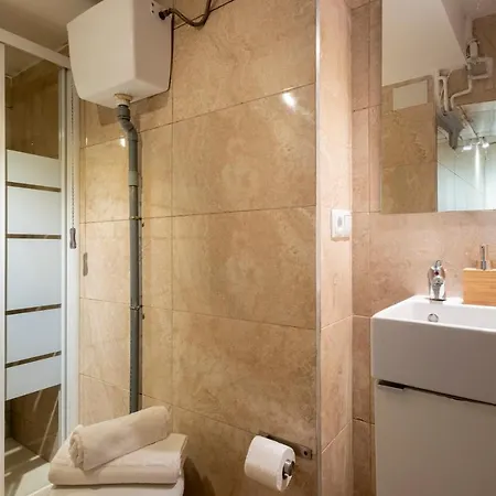 Next To Europa Fira And 20' From Barcelona City Center Apartament