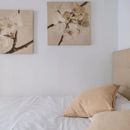 Next To Europa Fira And 20' From Barcelona City Center Apartament *